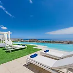 The Eagles Luxury Spa Villa Overlooking Siam Park Sleeps 14 *