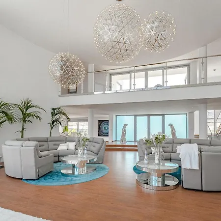 The Eagles Luxury Spa Villa Overlooking Siam Park Sleeps 14 Vila