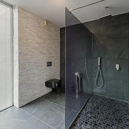 וילה The Eagles *