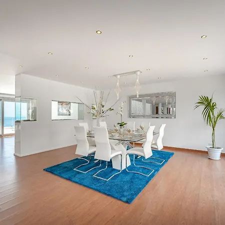 The Eagles וילה אדחה