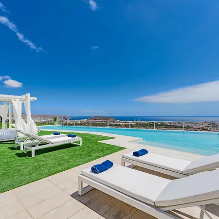 The Eagles Luxury Overlooking Siam Park Sleeps 14 *